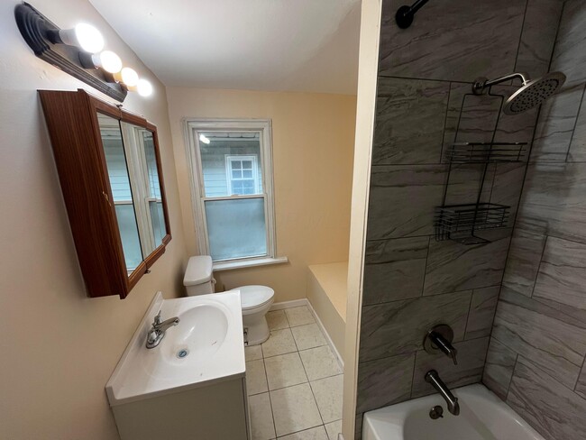 Building Photo - 627 S Burgess Ave