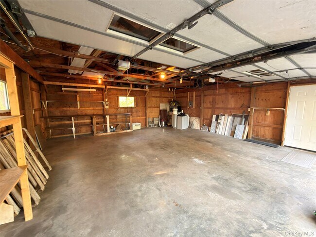 Building Photo - 265 Maybrook Rd