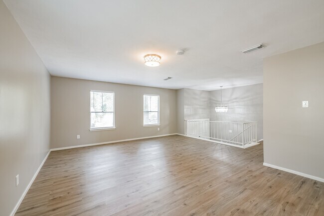 Building Photo - 2051 Oak Shores Dr