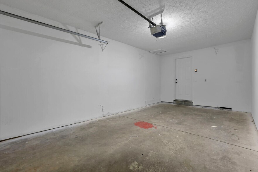 Building Photo - 4940 Kristie Fls