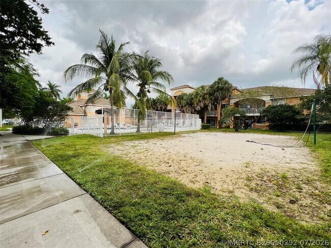 Building Photo - 6944 SW 39th St