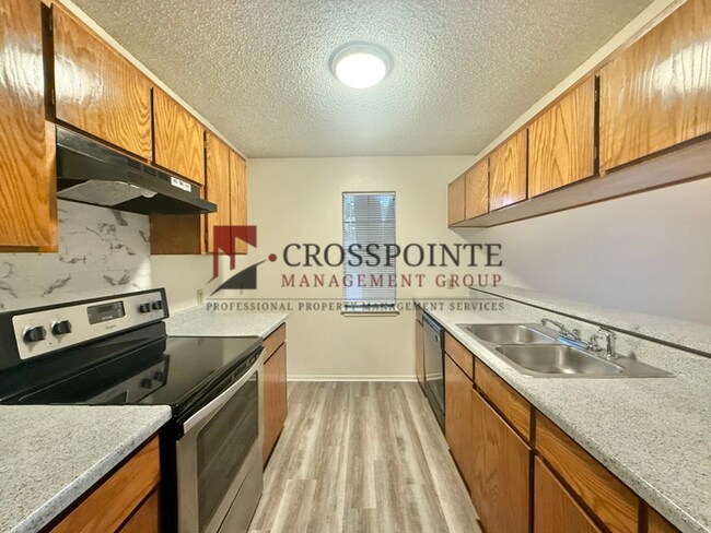 Building Photo - Available! 2 Bedroom 1 Bath Duplex in Longview!