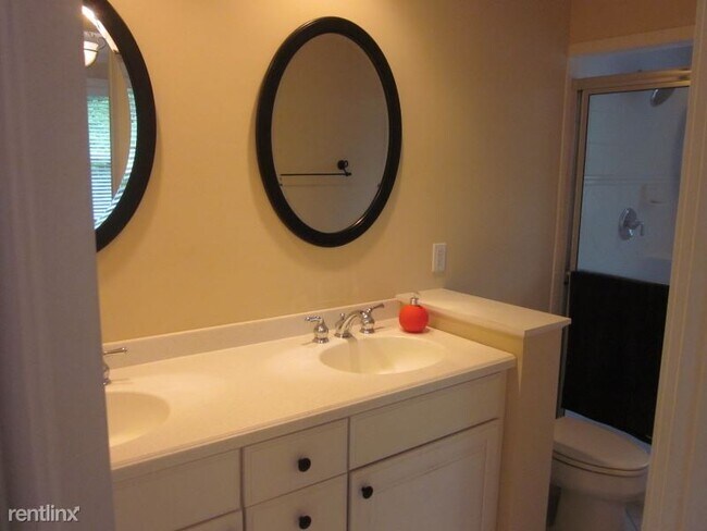 Building Photo - 3670 Ashworth Dr