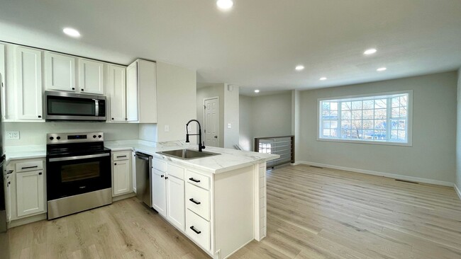 Building Photo - Stunning Remodeled Single-Family Home for ...