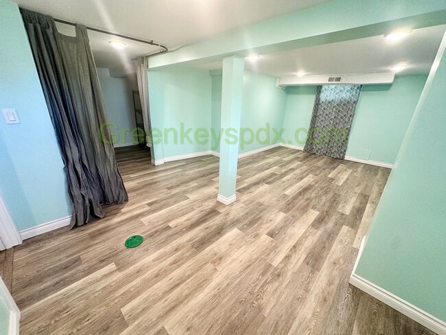 Building Photo - 2-Bedroom 2-Bathroom House in NE Portland,...