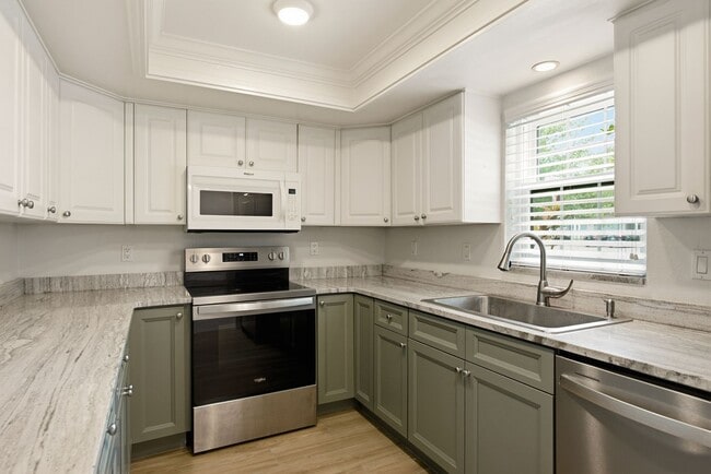 Building Photo - 2453 Egret Blvd