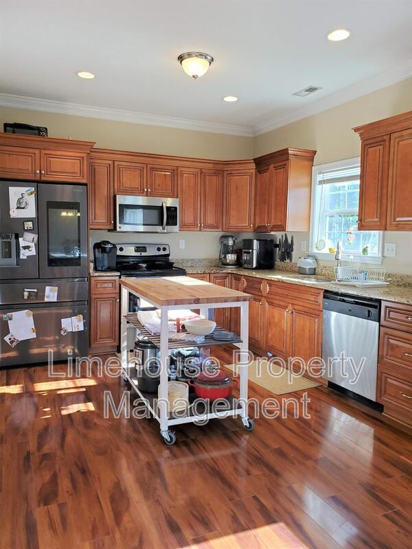 Building Photo - 2001 Pershing Ave