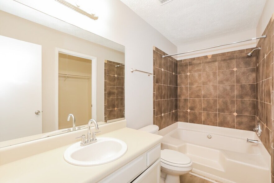 Building Photo - 3684 Linwood Way