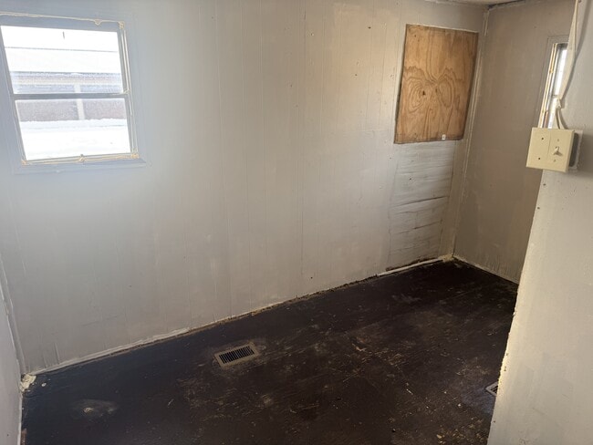 Building Photo - 301 Crist St