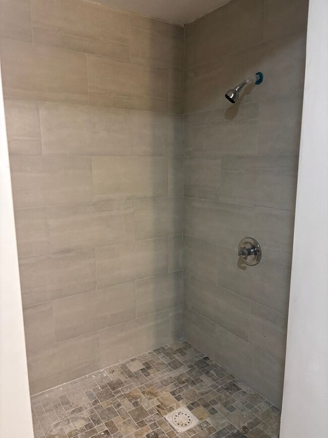 Building Photo - 6225 Branch Hill Cir