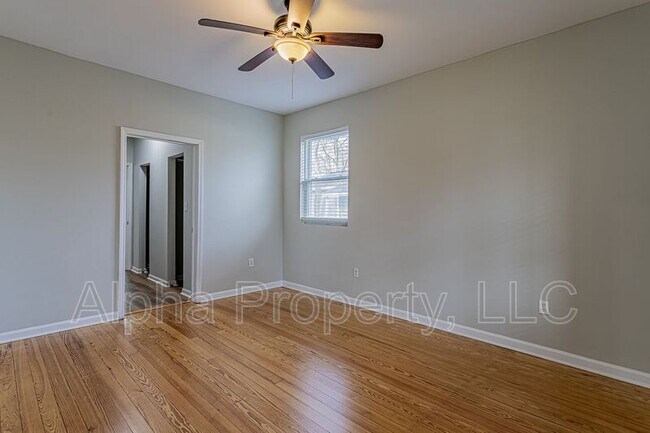 Building Photo - 10 Montana St