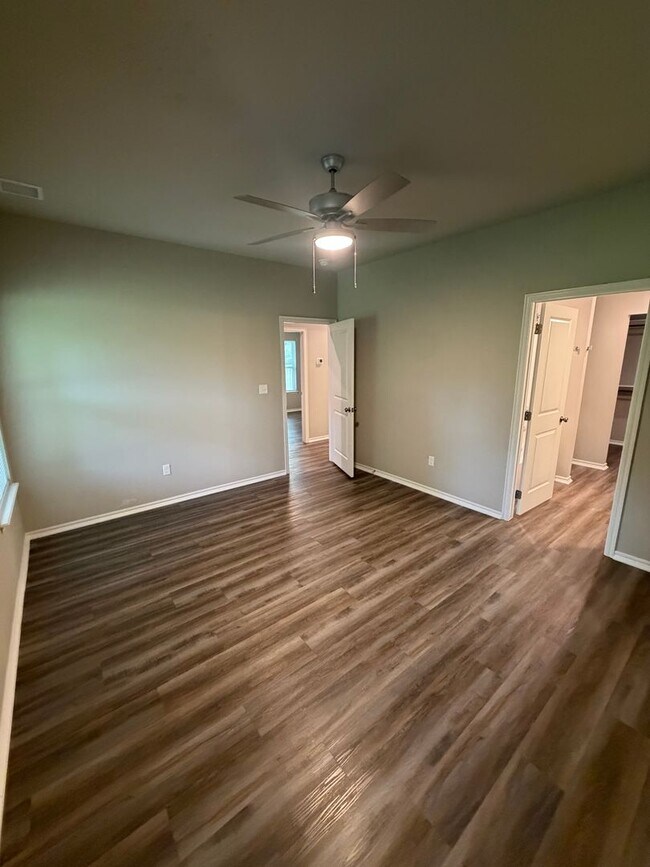 Building Photo - 3 Bed | 2 Bath Luxury Duplex