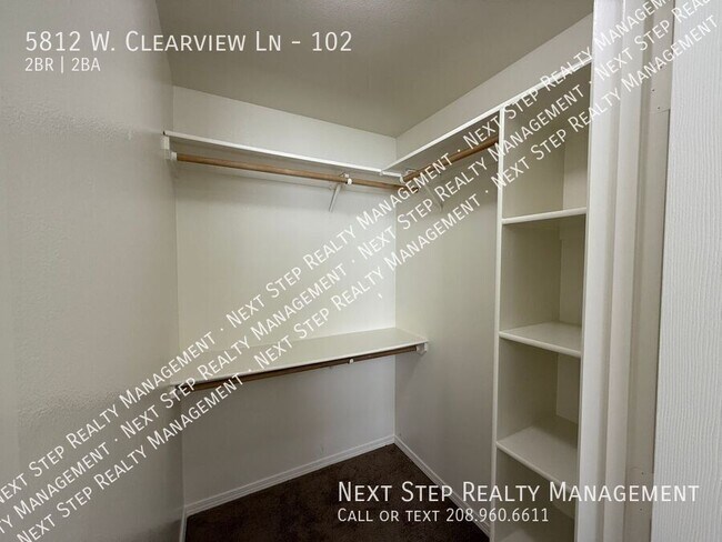 Building Photo - 5812 W Clearview Ln