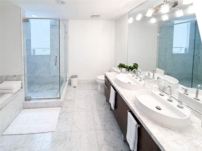 Building Photo - 253 NE 2nd St