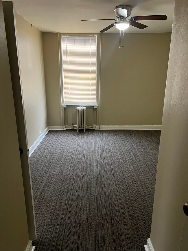 Building Photo - 7416 Harwood Ave