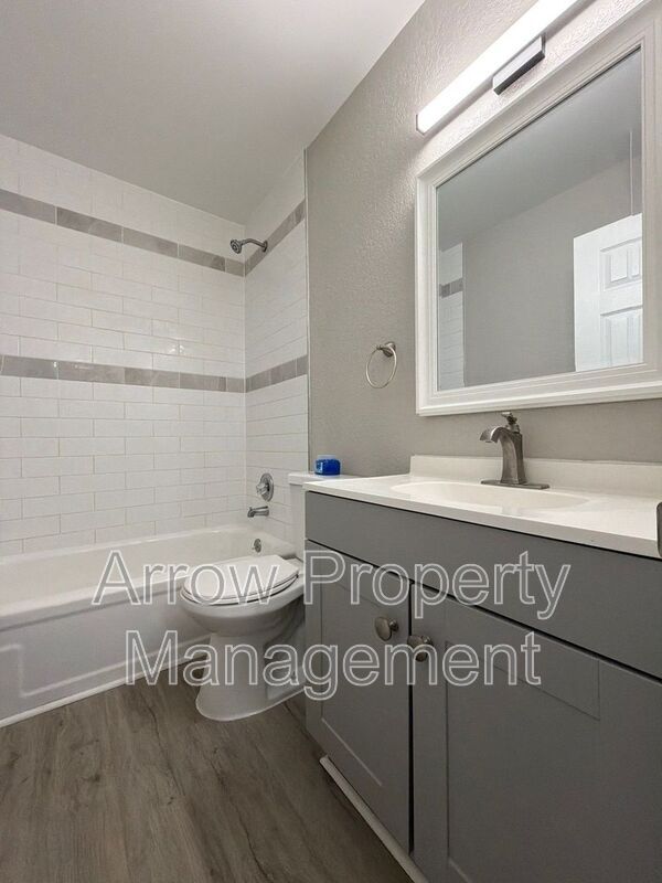 Building Photo - 704 N 26th St