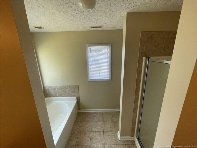 Building Photo - 5234 Woodpecker Dr