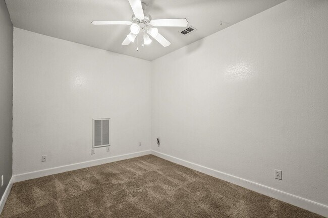 Building Photo - 7114 Bethencourt