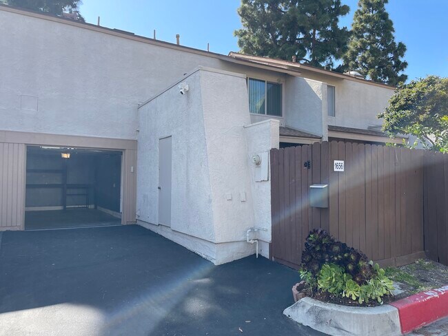 Building Photo - 1656 Tapir Cir
