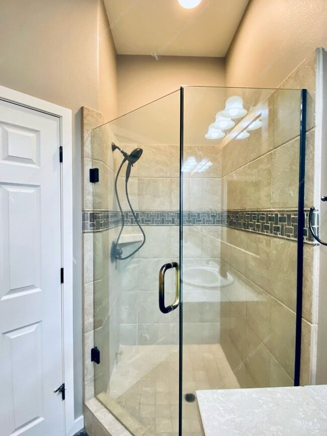 Building Photo - Experience Luxury Living in Broken Top wit...