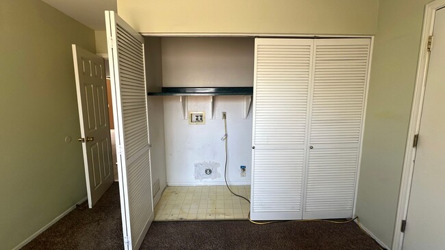Building Photo - East Palmdale Home