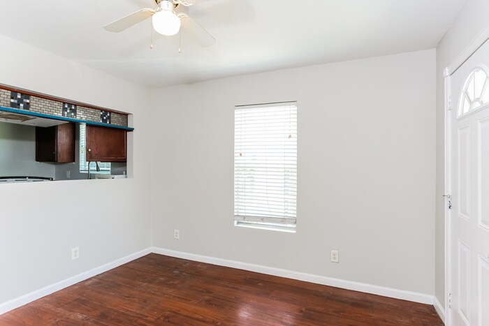 Building Photo - 8914 Cardella Ave