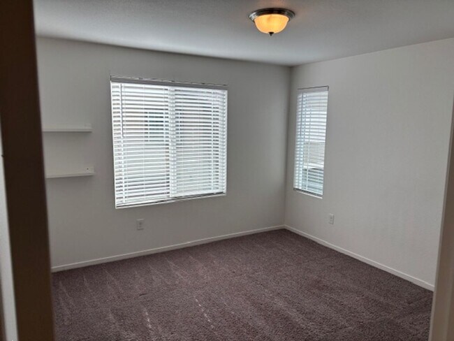 Building Photo - Lemmon Valley Townhouse