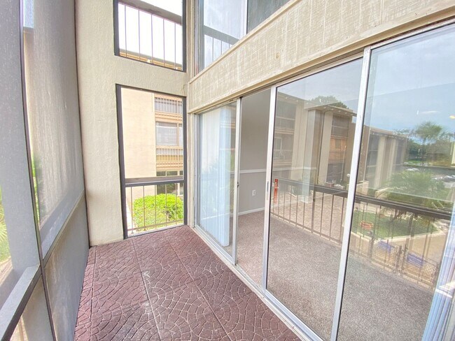 Building Photo - SANDY COVE CONDO - 1BR/1BA WITH BALCONY