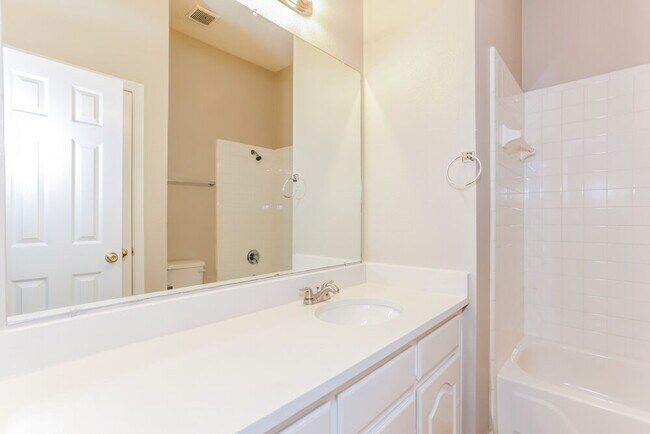 Building Photo - 1407 Oxford Dr