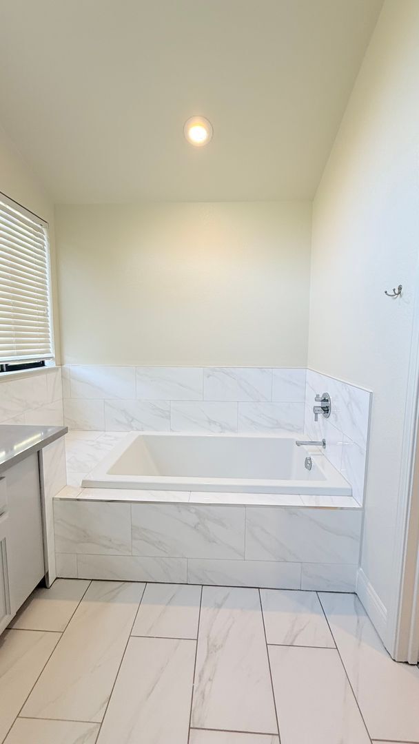 Building Photo - 223 Tipperary Lane -30% Rental Fee