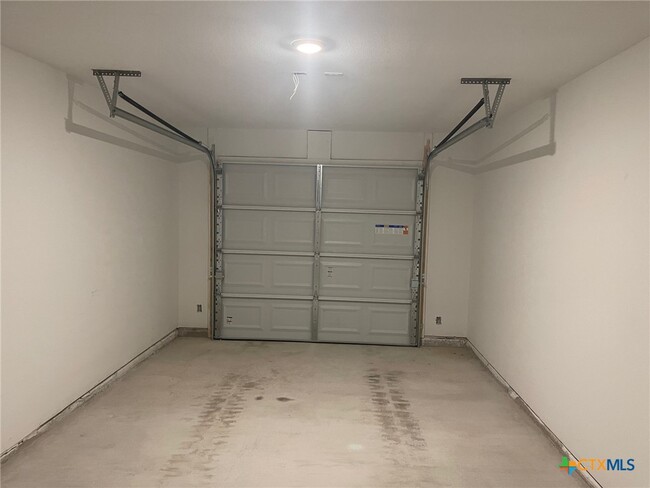 Building Photo - 2500 Westcliff Rd