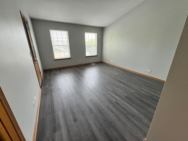 Building Photo - 2209 Sunrise Cir