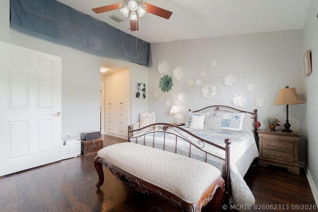 Building Photo - 10537 Pelican Dr