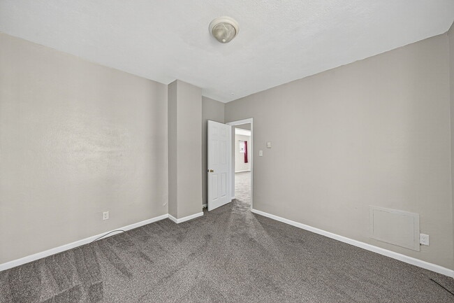 Building Photo - 1738 Caroline St