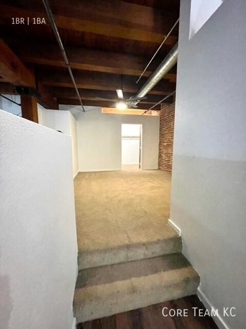 Building Photo - 204 Walnut St