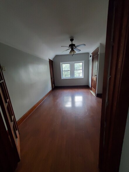 Building Photo - 3535 W Beach Ave