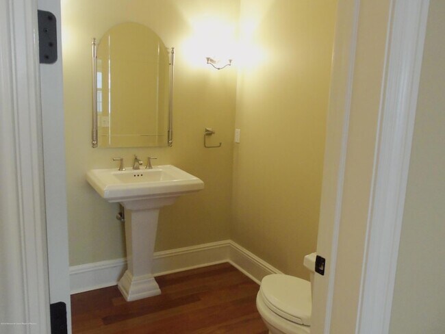 Building Photo - 1031 Oval Rd