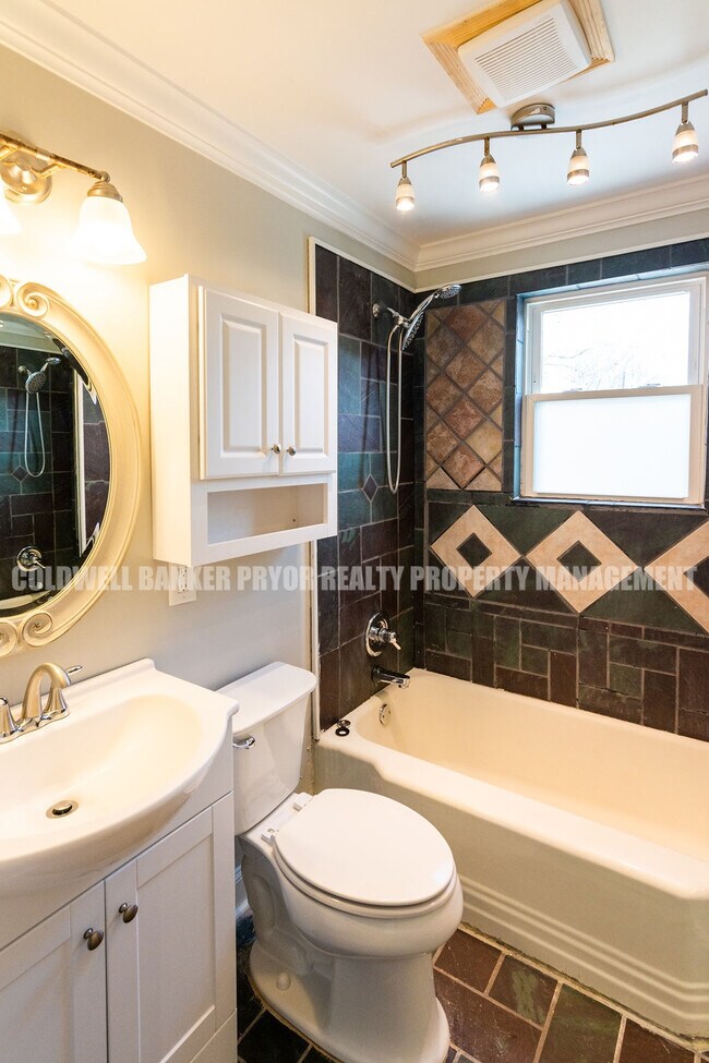 Building Photo - 128 S St Marks Ave