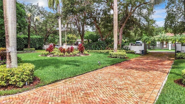 Building Photo - 6710 SW 92nd St