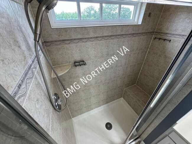 Building Photo - 10673 General Kirkland Dr