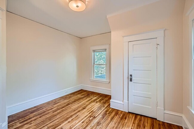 Building Photo - 3014 N Humboldt Ave