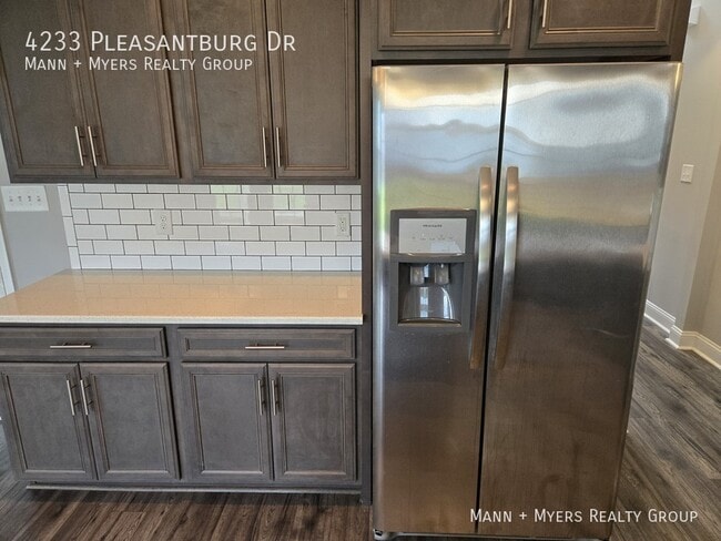 Building Photo - 4233 Pleasantburg Dr
