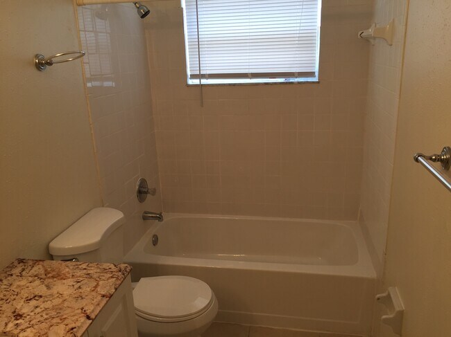 Building Photo - 942 San Christopher Drive