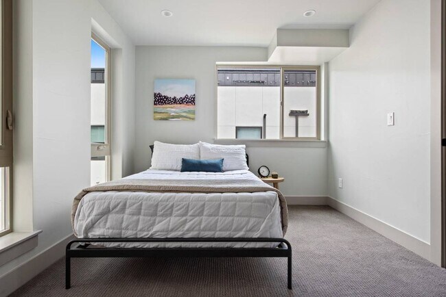 Building Photo - Beautiful Contemporary Home in Cherry Creek