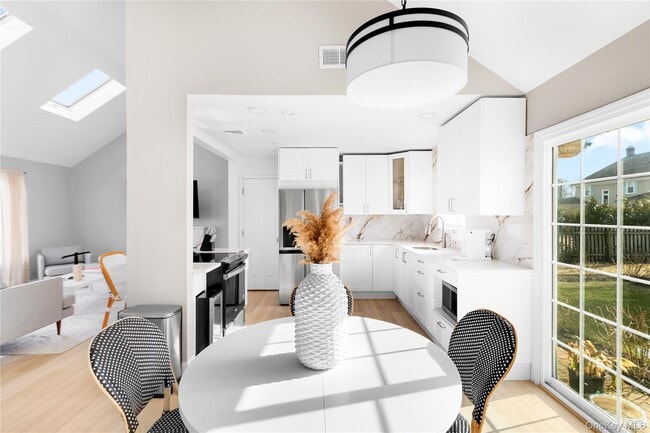 Building Photo - 30 River Rd