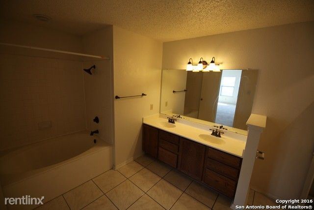 Building Photo - 4 br, 2.5 bath House - 8234 Chestnut Manor Dr