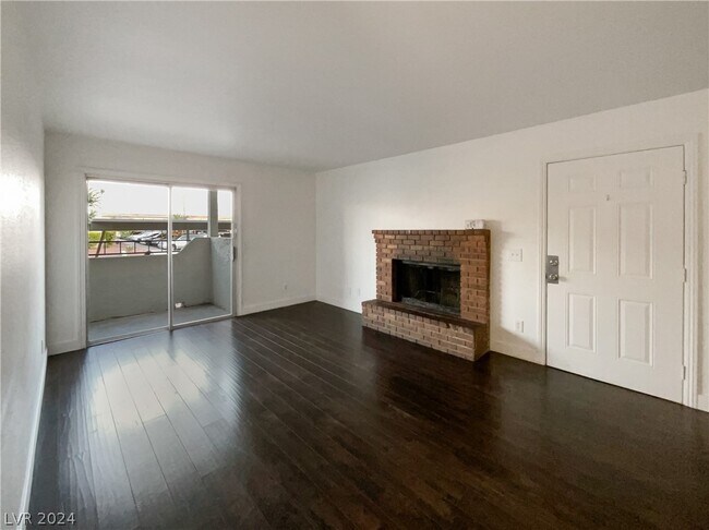 Building Photo - 3749 Carlyle Dr
