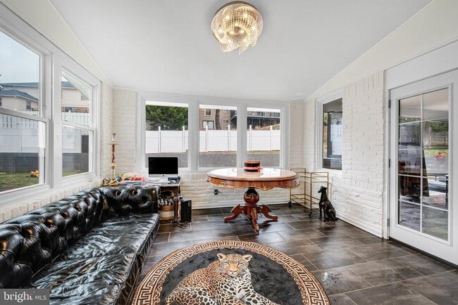 Building Photo - 10904 Gainsborough Rd