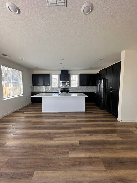 Building Photo - 2476 Laramie Cir