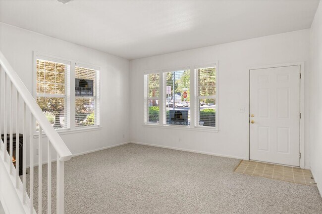 Building Photo - 100 Jackson Creek Dr